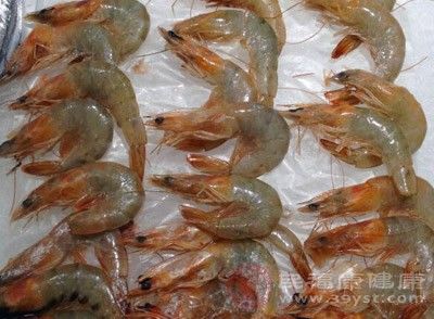 怎样炒大虾好吃又简单 虾有这些功效(2)