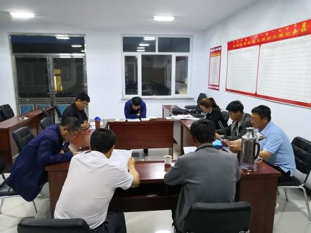 奈曼嘎查村用大喇叭宣传党的扶贫政策(通辽市