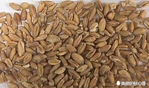 33岁宝妈每天一用桑叶加上它,祛斑美白去粉