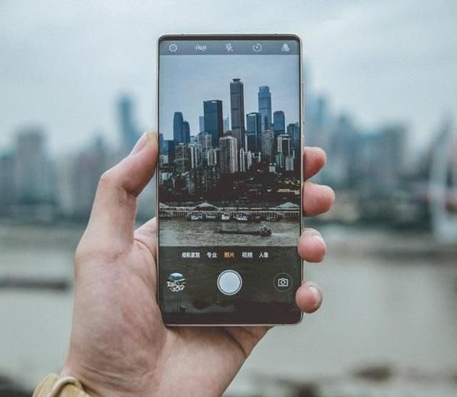 魅族Pro8和努比亚Z18完美撞脸!背面竟都有圆