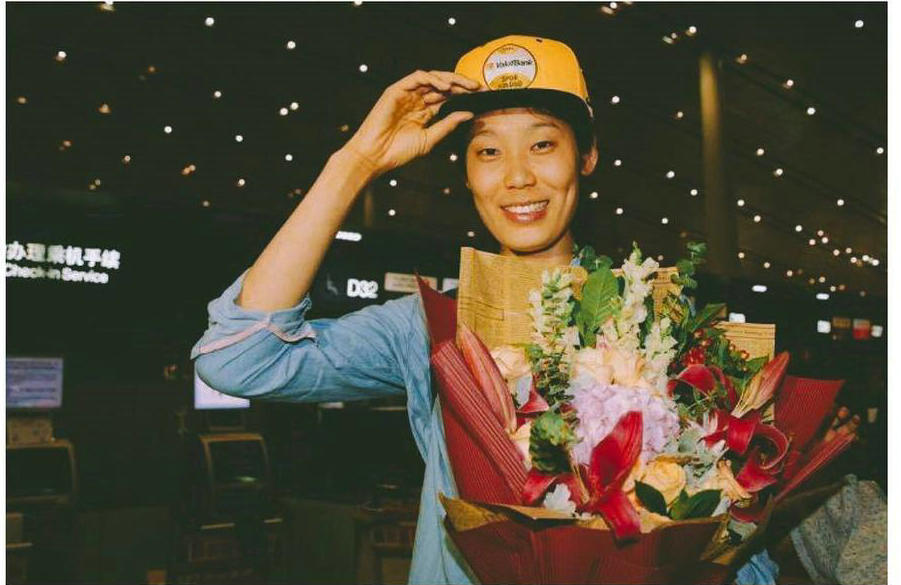 组图-朱婷拍宣传照又美又帅气 欧美范儿十足