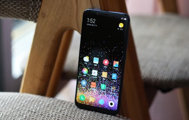 小米8新版本:内存升级!依旧高性价比