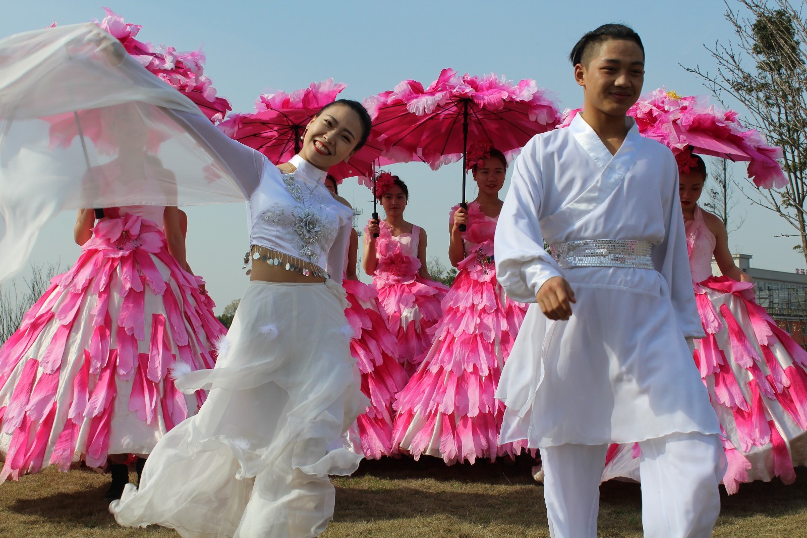 中国·灰汤:20万人赴会桃花节