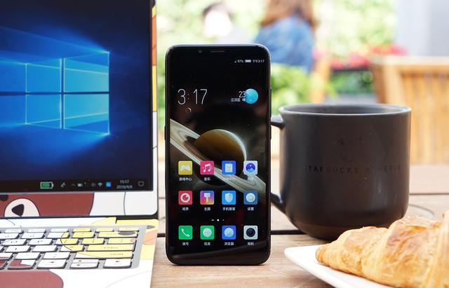 续航强到让人无奈:努比亚V18极速上手实测