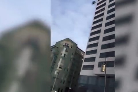 男子未打开降落伞,24层楼坠地奇迹生还!