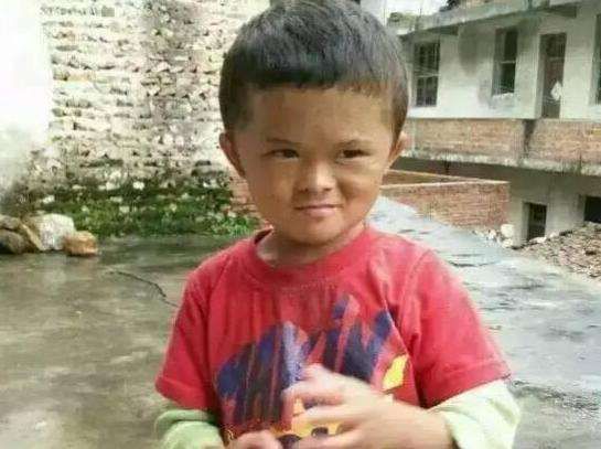 小马云被当猴耍,饭局上敬酒却无人应他!马云:这