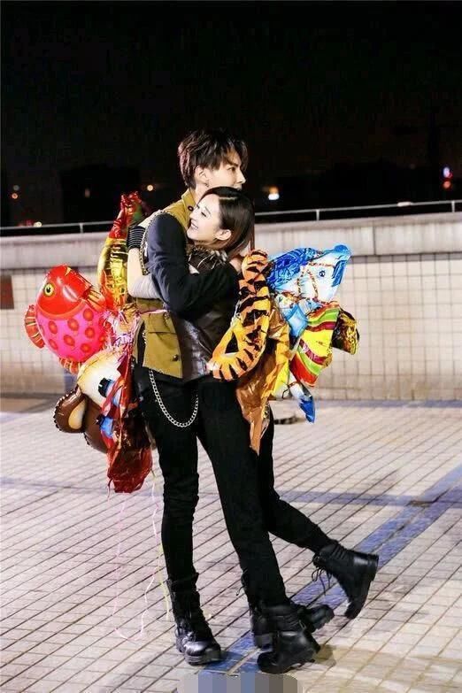 吴亦凡宣布恋情:赵丽颖,就是你了,微博透出猫腻