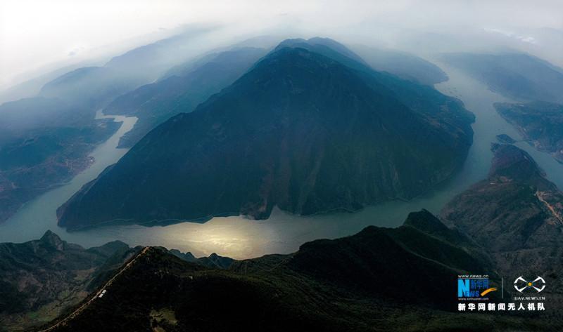 航拍:雄奇险峻瞿塘峡 转身长江上游重要生态屏障