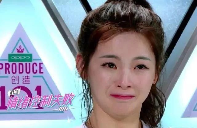 关晓彤当学霸、迪丽热巴扮吃货,都没有她装智