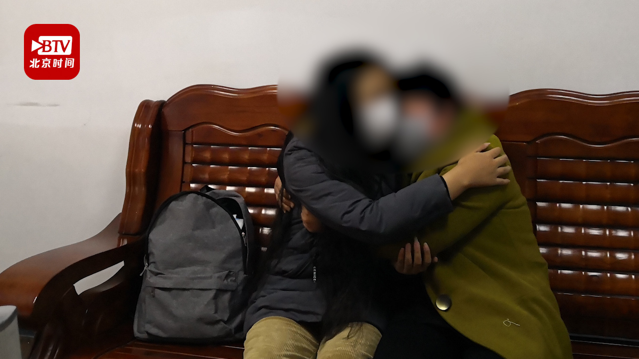 女孩赤脚跑进检疫点牵出拐骗案:7年前放学路上被迷晕掳走