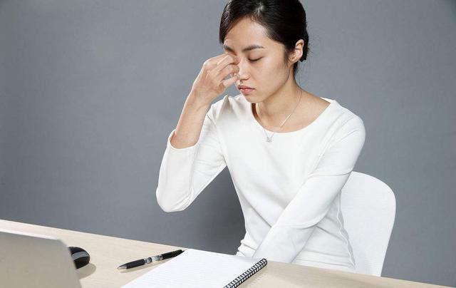 眼睛干涩发黄有血丝 4种情况千万不能忽视!