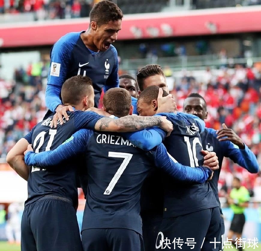 超巨诞生!法国4:3淘汰阿根廷,19岁姆巴佩无法