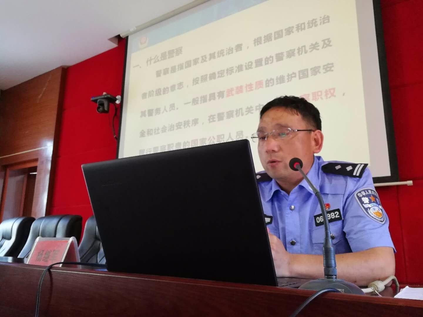 邵阳交警政治建警宣讲团挺进基层