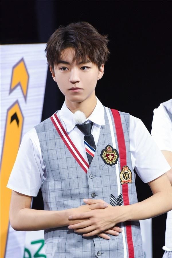 鹿晗缺席跑男爱情公寓特辑,和angelababy频