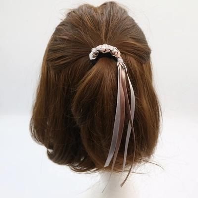 手把手教你梳一款蓬松感半丸子头,打造俏皮减