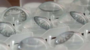 美瞳和隐形眼镜有什么区别？会掉色吗？长时间佩戴对眼睛有危害吗？