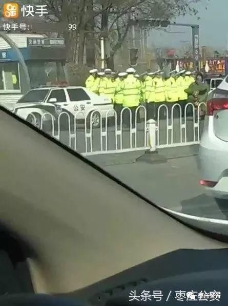 枣庄小伙儿在快手直播平台辱骂交警,结果…