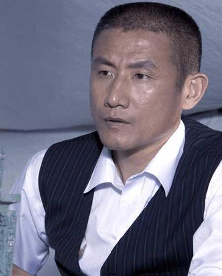 其实有很多演员叫不上名字,但是看到照片后立马就知道是谁了,陆鹏就是