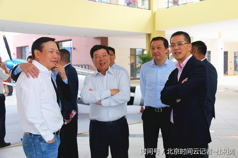 天美杉杉奥特莱斯耀世入晋 李晨助阵嗨翻现场