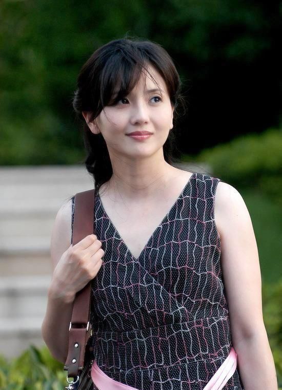 曾比范冰冰还美的演员,丈夫去世守寡10年,女儿