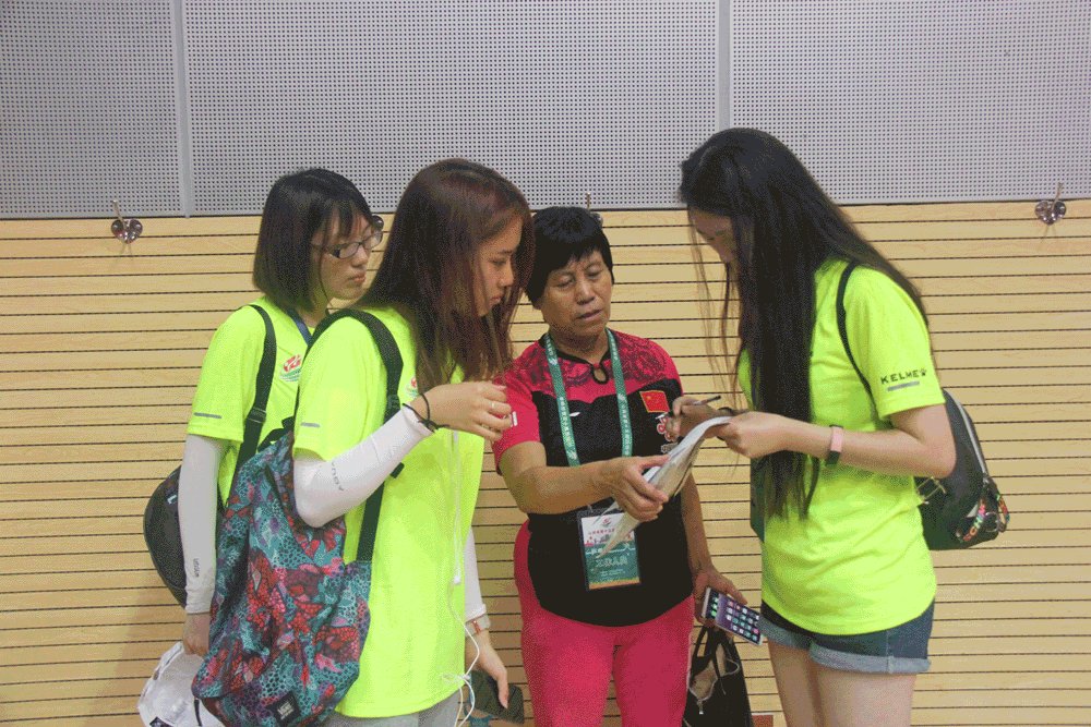 山西省第十五届运动会乒乓球比赛中的志愿者风