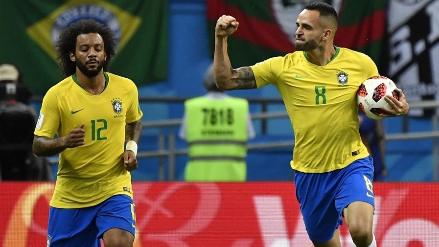 国安球迷力挺奥古斯托 比利时深度贯彻利物浦战术 国安球迷力挺奥古斯托 比利时深度贯彻利物浦战术