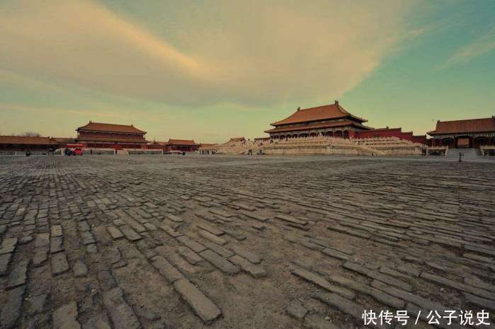 著名建筑天安门是谁设计建造的? 是二十毛头小