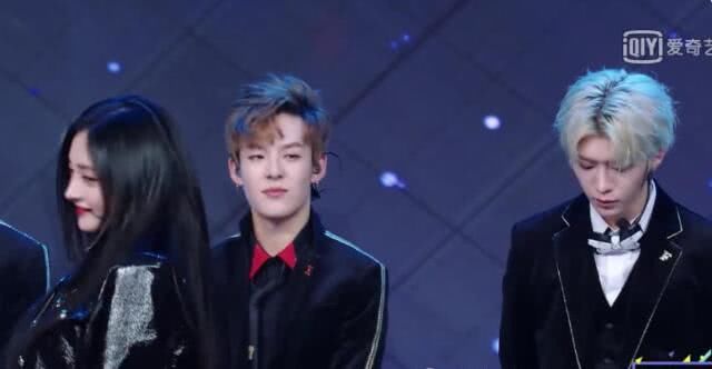 周洁琼短裤热舞太性感,站在后面的范丞丞一个