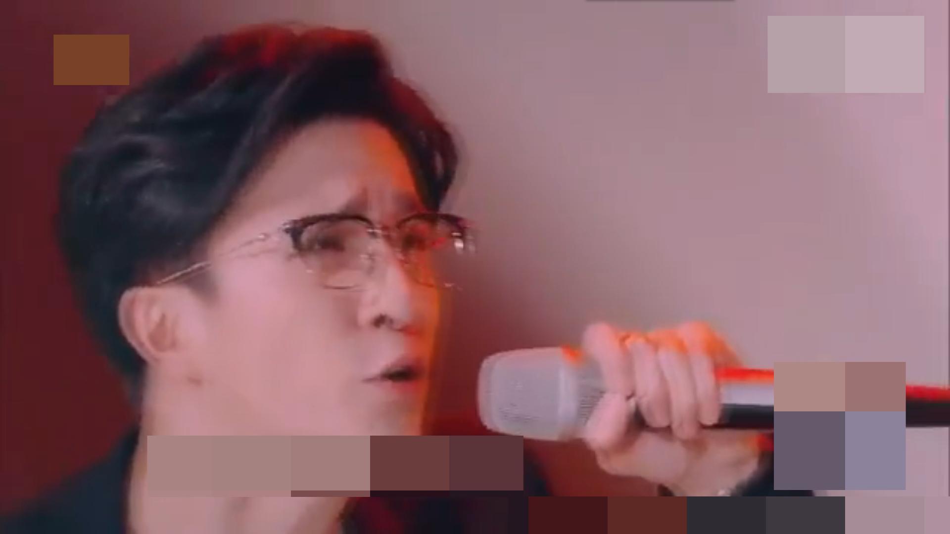 薛之谦出席活动脸变僵 整容后遗症？