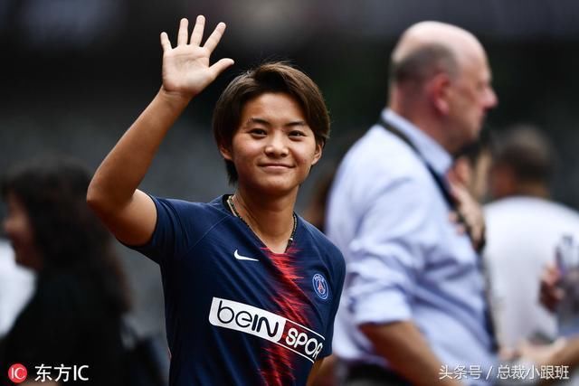 打脸男足!中国女足球星王霜加盟大巴黎