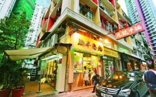 这家 香港小吃店的黑帮老板,比小猪佩奇还社会