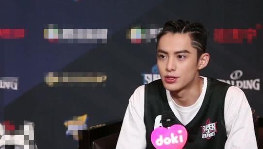 王鹤棣被问喜欢哪种应援色,他脱口而出3种颜色