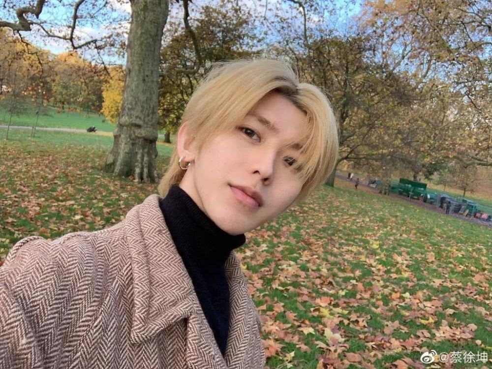 蔡徐坤赴英国进修遭质疑 网友:出国镀金而已(图3) 蔡徐坤赴英国进修遭质疑 网友:出国镀金而已(图3)