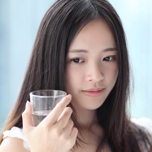 赵丽颖穿婚纱样子真美,牵颖手到白发,一定是世