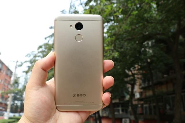 360手机vizza深度评测:骁龙435玩王者荣耀卡不