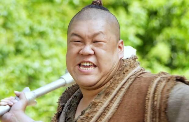 外号"今世孟贲",有一对飞毛腿,使一条大铁枪(一说镔铁棍),天生神力