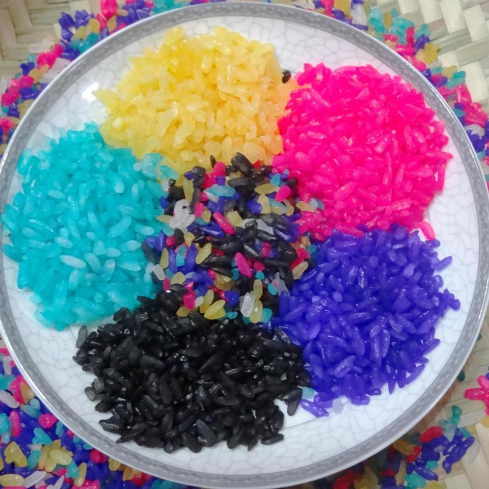 贵州特产: 布依族五色花米饭