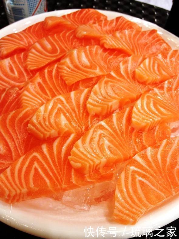 三文鱼皮能生吃吗 三文鱼皮的功效