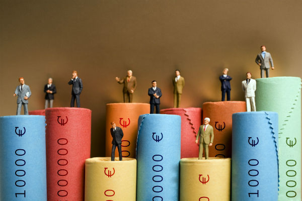 贷款收取的中介费是合法的吗?