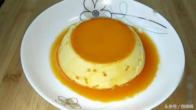 两个土鸡蛋、一袋纯牛奶,蒸15分钟,好吃的舔盘