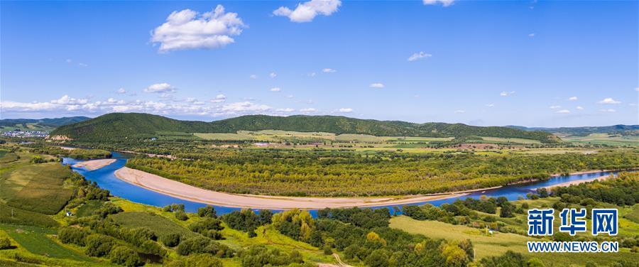 这是位于莫力达瓦达斡尔族自治旗境内的莫力达瓦山(2016年8月16日摄)。
  新华社发