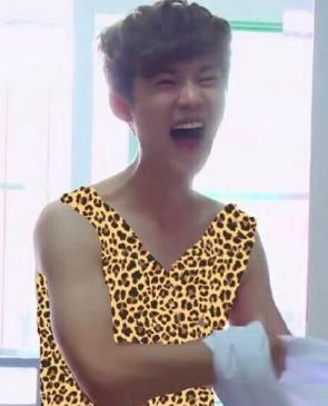 粉丝黑爱豆来有多狠,王凯被P成超级玛丽,粉丝