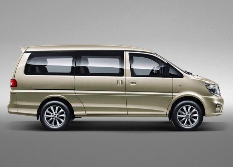 四排9个座,5个天窗,这车7万起能干翻五菱宝骏?