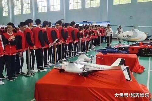 中国国产航母下水后又传好消息 075两栖攻击舰