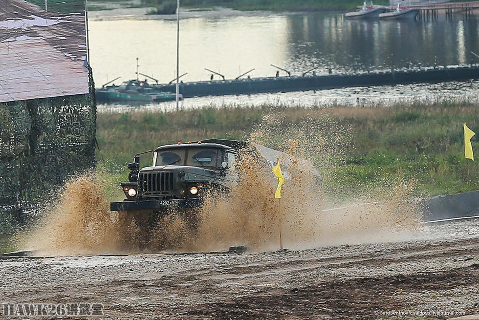 卡车机动性展示。