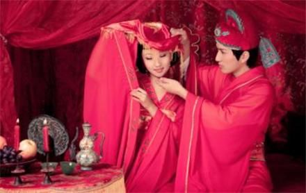 都说男大当婚,女大当嫁,今天来八一八,古代是