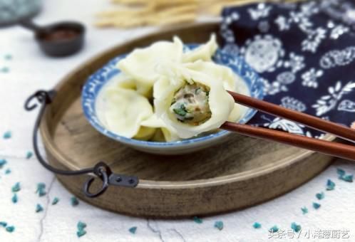 芹菜猪肉水饺怎么调馅?怎么包花一样的饺子?