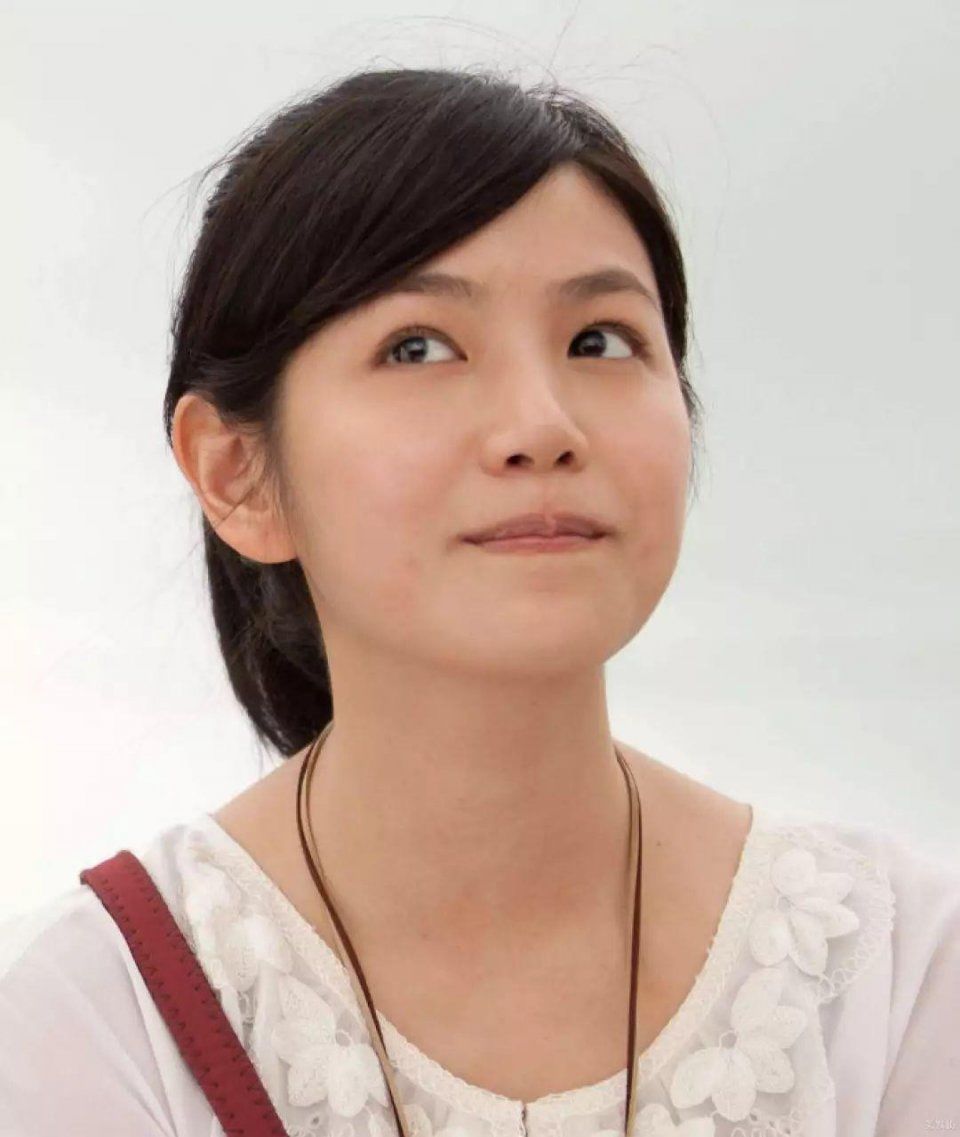 圆脸方脸不好看?是你领子没选对!陈妍希的包子