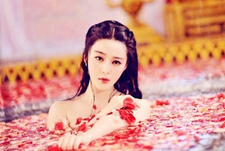 女星出浴照各有各的美,柳岩性感,杨幂朦胧,她却