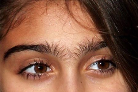 从面相学看生有“连心眉”的人一生的命运与性格特征